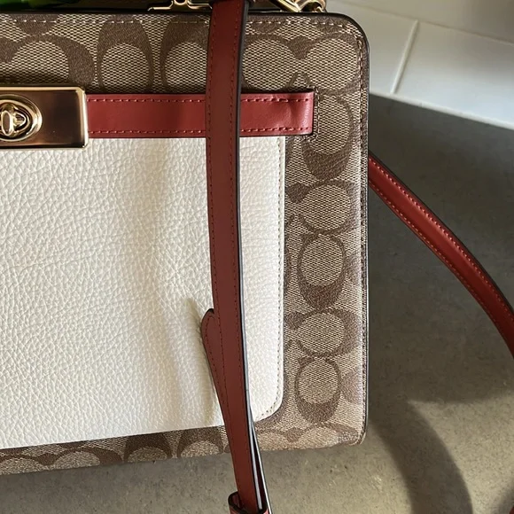 Coach Lane Carryall - Picture 13 of 15